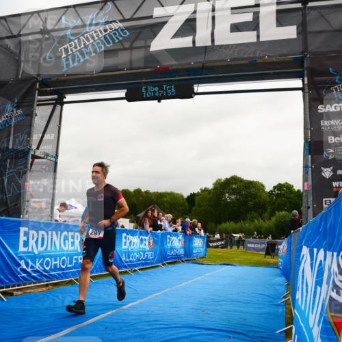 30.08.2026 - Elbe Triathlon Hamburg LAZAROV Photography http://msf.ph/oto/10079549 30.08.2026 10:47:56 Ziel 297 meine-sportfotos.de