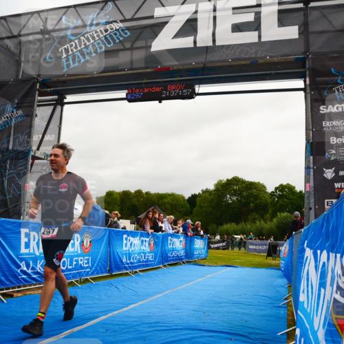 30.08.2026 - Elbe Triathlon Hamburg LAZAROV Photography http://msf.ph/oto/10079551 30.08.2026 10:47:56 Ziel 297 meine-sportfotos.de