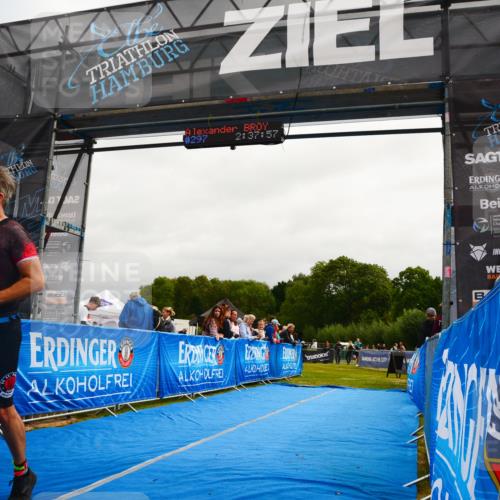 30.08.2026 - Elbe Triathlon Hamburg LAZAROV Photography http://msf.ph/oto/10079553 30.08.2026 10:47:56 Ziel 297 meine-sportfotos.de