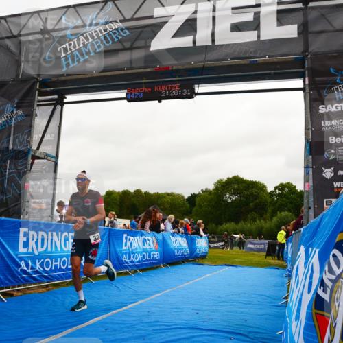 30.08.2026 - Elbe Triathlon Hamburg LAZAROV Photography http://msf.ph/oto/10079575 30.08.2026 10:48:39 Ziel 320 meine-sportfotos.de