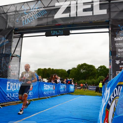 30.08.2026 - Elbe Triathlon Hamburg LAZAROV Photography http://msf.ph/oto/10079580 30.08.2026 10:49:23 Ziel 249 meine-sportfotos.de