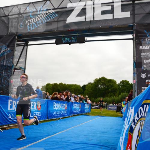 30.08.2026 - Elbe Triathlon Hamburg LAZAROV Photography http://msf.ph/oto/10079699 30.08.2026 10:54:01 Ziel 381, 481 meine-sportfotos.de