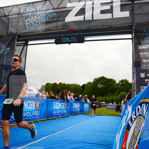 30.08.2026 - Elbe Triathlon Hamburg LAZAROV Photography http://msf.ph/oto/10079712 30.08.2026 10:54:30 Ziel 374, 466 meine-sportfotos.de