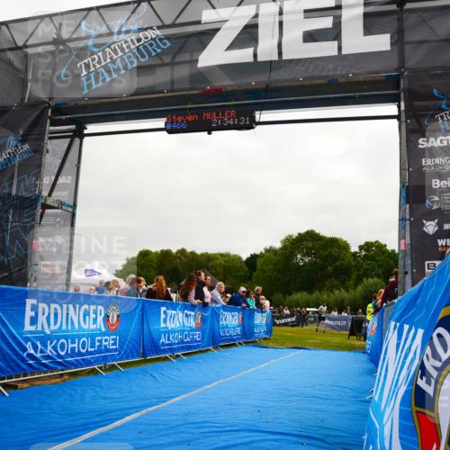 30.08.2026 - Elbe Triathlon Hamburg LAZAROV Photography http://msf.ph/oto/10079720 30.08.2026 10:54:33 Ziel 374, 466 meine-sportfotos.de