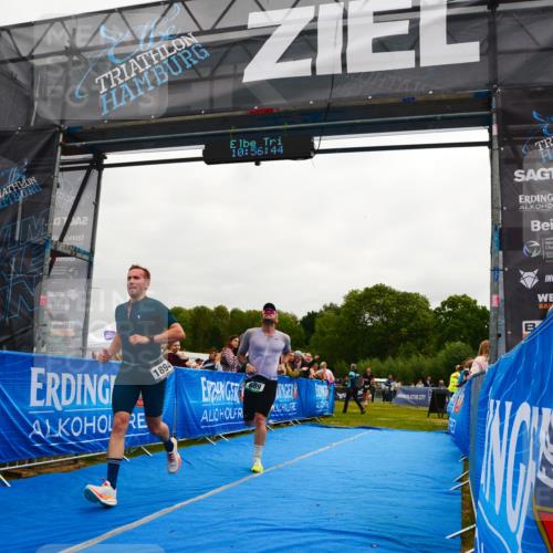 30.08.2026 - Elbe Triathlon Hamburg LAZAROV Photography http://msf.ph/oto/10079780 30.08.2026 10:56:45 Ziel 550, 689, 1894 meine-sportfotos.de