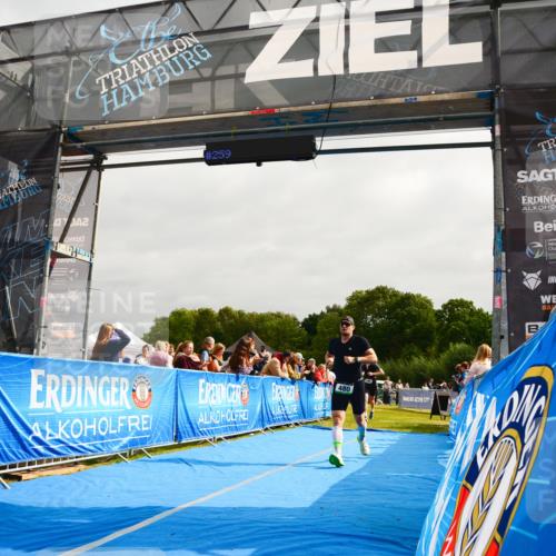 30.08.2026 - Elbe Triathlon Hamburg LAZAROV Photography http://msf.ph/oto/10079843 30.08.2026 10:58:41 Ziel 480, 588 meine-sportfotos.de
