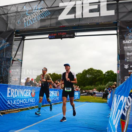 30.08.2026 - Elbe Triathlon Hamburg LAZAROV Photography http://msf.ph/oto/10079941 30.08.2026 11:00:43 Ziel 248, 584, 621 meine-sportfotos.de
