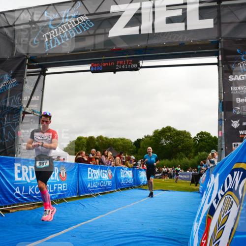 30.08.2026 - Elbe Triathlon Hamburg LAZAROV Photography http://msf.ph/oto/10079962 30.08.2026 11:01:06 Ziel 261, 264, 987 meine-sportfotos.de
