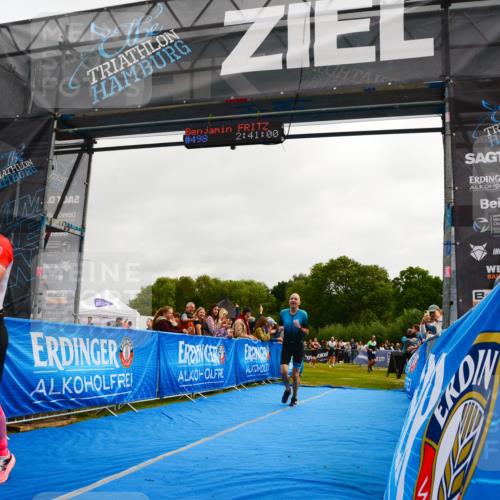30.08.2026 - Elbe Triathlon Hamburg LAZAROV Photography http://msf.ph/oto/10079964 30.08.2026 11:01:06 Ziel 261, 264, 987 meine-sportfotos.de