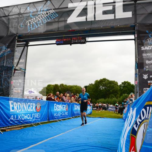 30.08.2026 - Elbe Triathlon Hamburg LAZAROV Photography http://msf.ph/oto/10079966 30.08.2026 11:01:07 Ziel 261, 264, 987 meine-sportfotos.de