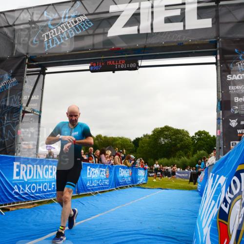 30.08.2026 - Elbe Triathlon Hamburg LAZAROV Photography http://msf.ph/oto/10079972 30.08.2026 11:01:09 Ziel 261, 264, 391, 987 meine-sportfotos.de