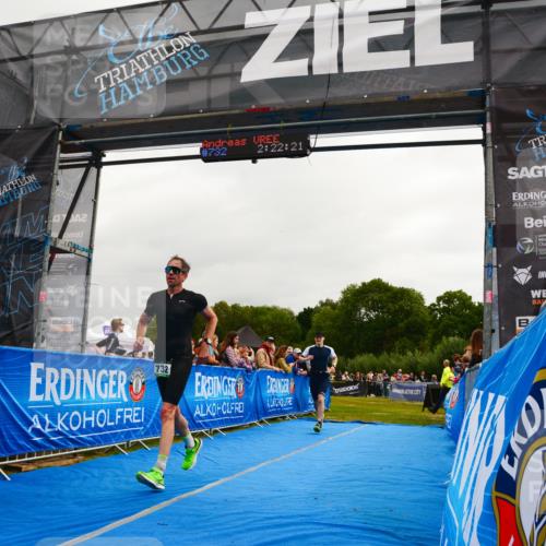 30.08.2026 - Elbe Triathlon Hamburg LAZAROV Photography http://msf.ph/oto/10079993 30.08.2026 11:02:20 Ziel 501, 529, 732 meine-sportfotos.de