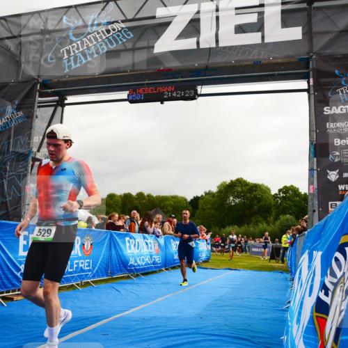 30.08.2026 - Elbe Triathlon Hamburg LAZAROV Photography http://msf.ph/oto/10080010 30.08.2026 11:02:30 Ziel 434, 529, 552, 597, 637, 739 meine-sportfotos.de