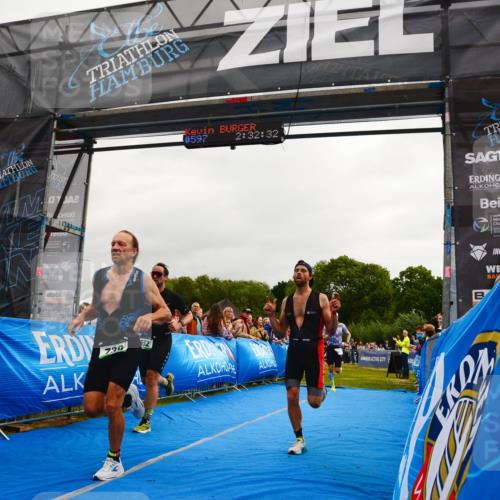 30.08.2026 - Elbe Triathlon Hamburg LAZAROV Photography http://msf.ph/oto/10080025 30.08.2026 11:02:38 Ziel 434, 552, 637, 739, 1116 meine-sportfotos.de