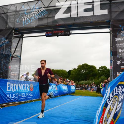 30.08.2026 - Elbe Triathlon Hamburg LAZAROV Photography http://msf.ph/oto/10080037 30.08.2026 11:02:51 Ziel 525 meine-sportfotos.de