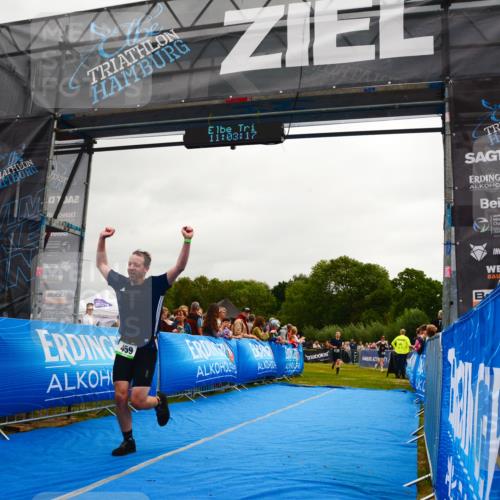 30.08.2026 - Elbe Triathlon Hamburg LAZAROV Photography http://msf.ph/oto/10080046 30.08.2026 11:03:18 Ziel 459, 563 meine-sportfotos.de
