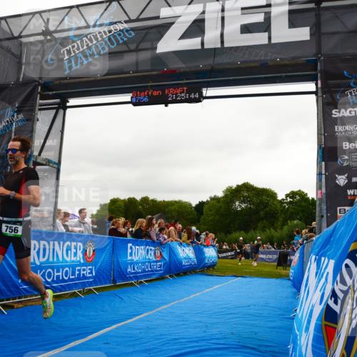 30.08.2026 - Elbe Triathlon Hamburg LAZAROV Photography http://msf.ph/oto/10080146 30.08.2026 11:05:44 Ziel 747, 756 meine-sportfotos.de