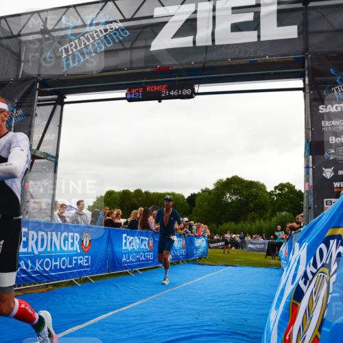 30.08.2026 - Elbe Triathlon Hamburg LAZAROV Photography http://msf.ph/oto/10080172 30.08.2026 11:06:04 Ziel 671, 779 meine-sportfotos.de