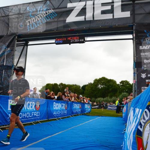 30.08.2026 - Elbe Triathlon Hamburg LAZAROV Photography http://msf.ph/oto/10080264 30.08.2026 11:08:45 Ziel 555, 590, 655, 1260 meine-sportfotos.de