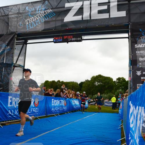 30.08.2026 - Elbe Triathlon Hamburg LAZAROV Photography http://msf.ph/oto/10080268 30.08.2026 11:08:53 Ziel 503, 555, 746, 1042 meine-sportfotos.de