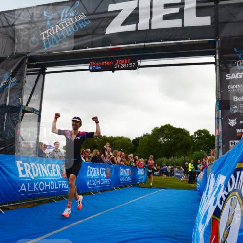 30.08.2026 - Elbe Triathlon Hamburg LAZAROV Photography http://msf.ph/oto/10080287 30.08.2026 11:09:05 Ziel 633, 1098 meine-sportfotos.de