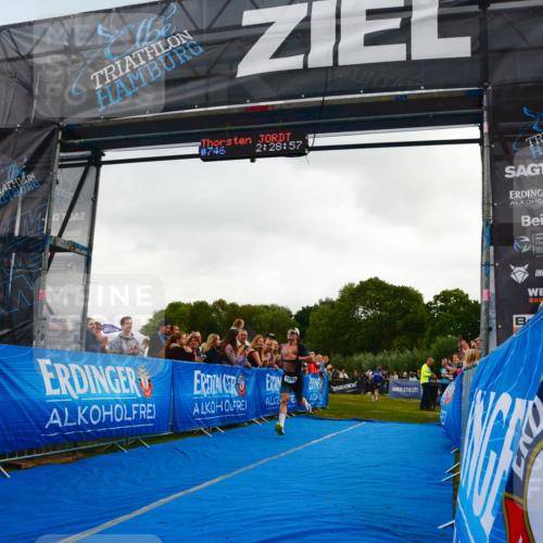 30.08.2026 - Elbe Triathlon Hamburg LAZAROV Photography http://msf.ph/oto/10080293 30.08.2026 11:09:06 Ziel 633, 1098 meine-sportfotos.de