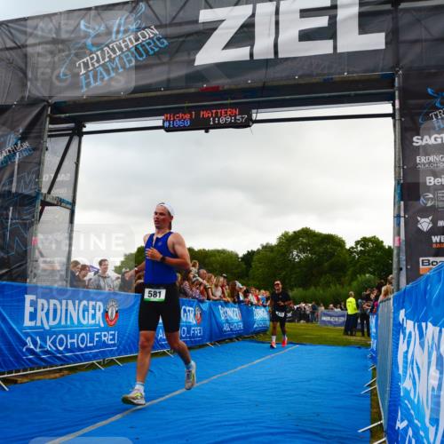 30.08.2026 - Elbe Triathlon Hamburg LAZAROV Photography http://msf.ph/oto/10080357 30.08.2026 11:10:11 Ziel 439, 581 meine-sportfotos.de
