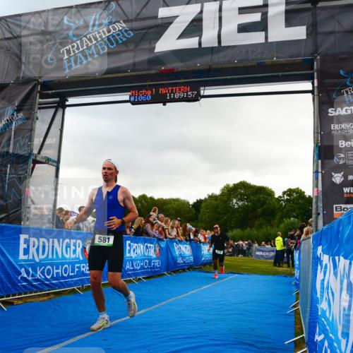 30.08.2026 - Elbe Triathlon Hamburg LAZAROV Photography http://msf.ph/oto/10080358 30.08.2026 11:10:11 Ziel 439, 581 meine-sportfotos.de