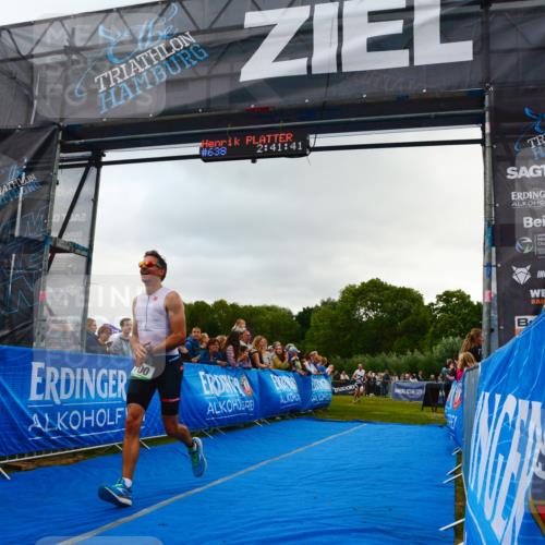 30.08.2026 - Elbe Triathlon Hamburg LAZAROV Photography http://msf.ph/oto/10080433 30.08.2026 11:11:44 Ziel 700 meine-sportfotos.de