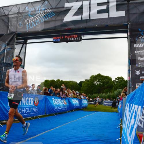 30.08.2026 - Elbe Triathlon Hamburg LAZAROV Photography http://msf.ph/oto/10080435 30.08.2026 11:11:44 Ziel 700 meine-sportfotos.de