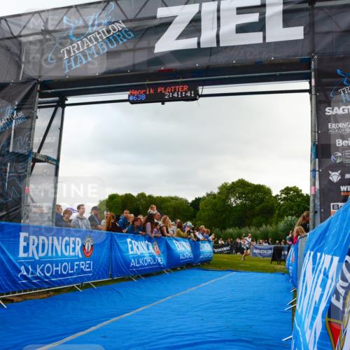 30.08.2026 - Elbe Triathlon Hamburg LAZAROV Photography http://msf.ph/oto/10080437 30.08.2026 11:11:44 Ziel 700 meine-sportfotos.de