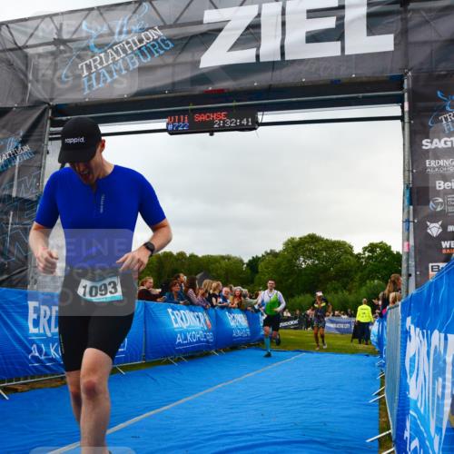 30.08.2026 - Elbe Triathlon Hamburg LAZAROV Photography http://msf.ph/oto/10080502 30.08.2026 11:12:50 Ziel 773, 1093, 1097 meine-sportfotos.de