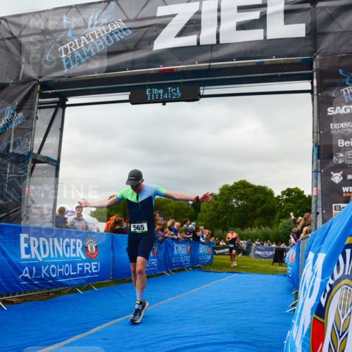 30.08.2026 - Elbe Triathlon Hamburg LAZAROV Photography http://msf.ph/oto/10080622 30.08.2026 11:14:30 Ziel 413, 565, 1054, 1114 meine-sportfotos.de