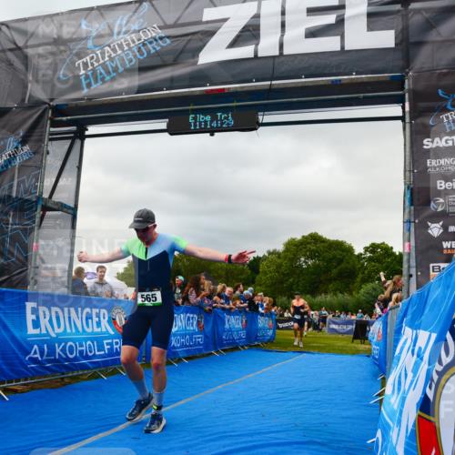 30.08.2026 - Elbe Triathlon Hamburg LAZAROV Photography http://msf.ph/oto/10080624 30.08.2026 11:14:31 Ziel 413, 565, 1054, 1114 meine-sportfotos.de