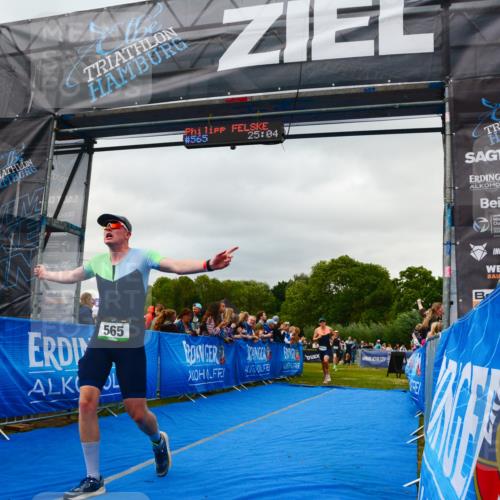 30.08.2026 - Elbe Triathlon Hamburg LAZAROV Photography http://msf.ph/oto/10080626 30.08.2026 11:14:31 Ziel 413, 565, 1054, 1114 meine-sportfotos.de
