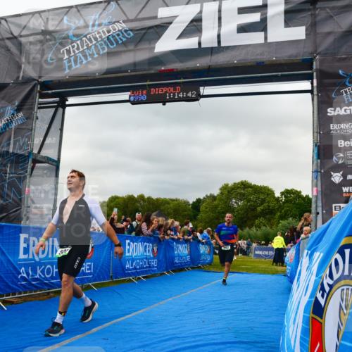 30.08.2026 - Elbe Triathlon Hamburg LAZAROV Photography http://msf.ph/oto/10080677 30.08.2026 11:14:56 Ziel 492, 500, 619 meine-sportfotos.de