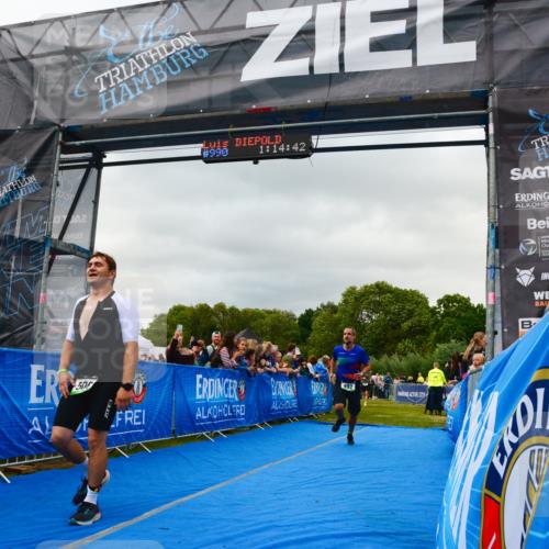 30.08.2026 - Elbe Triathlon Hamburg LAZAROV Photography http://msf.ph/oto/10080678 30.08.2026 11:14:56 Ziel 492, 500, 619 meine-sportfotos.de