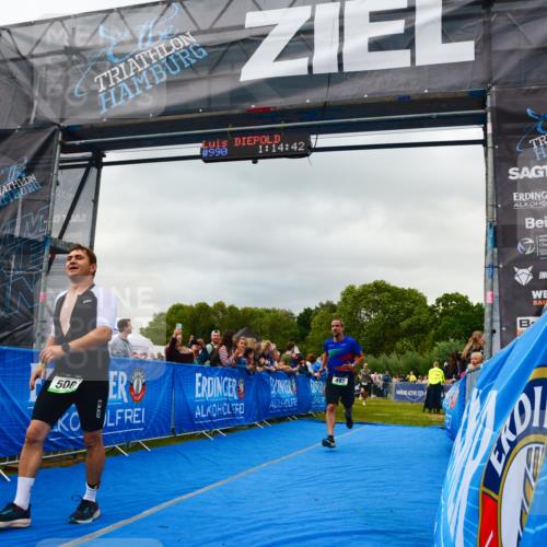 30.08.2026 - Elbe Triathlon Hamburg LAZAROV Photography http://msf.ph/oto/10080679 30.08.2026 11:14:56 Ziel 492, 500, 619 meine-sportfotos.de