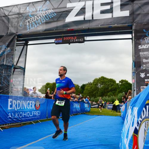 30.08.2026 - Elbe Triathlon Hamburg LAZAROV Photography http://msf.ph/oto/10080682 30.08.2026 11:14:58 Ziel 492, 500, 619 meine-sportfotos.de