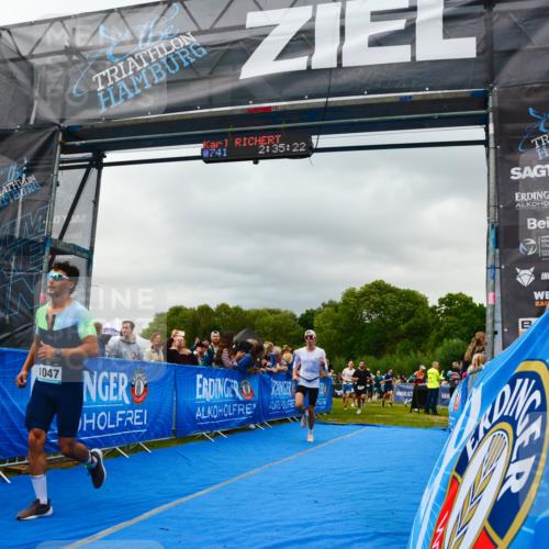 30.08.2026 - Elbe Triathlon Hamburg LAZAROV Photography http://msf.ph/oto/10080722 30.08.2026 11:15:45 Ziel 639, 650, 994, 1047, 1056, 1057, 1204 meine-sportfotos.de
