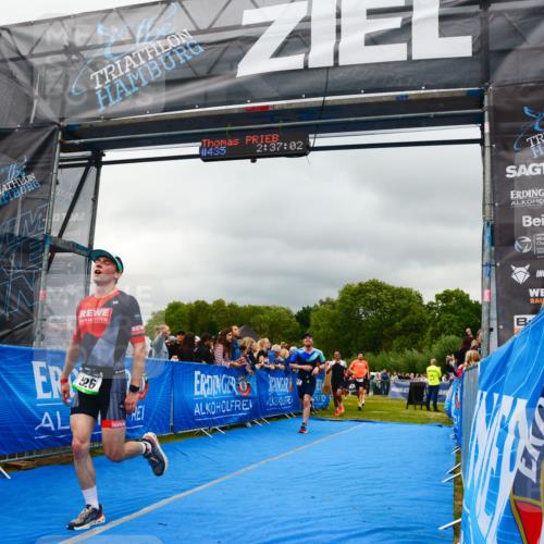 30.08.2026 - Elbe Triathlon Hamburg LAZAROV Photography http://msf.ph/oto/10080837 30.08.2026 11:17:05 Ziel 451, 526, 631, 1004, 1028 meine-sportfotos.de