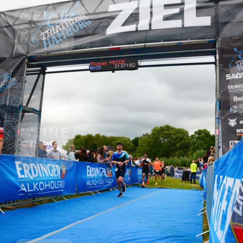 30.08.2026 - Elbe Triathlon Hamburg LAZAROV Photography http://msf.ph/oto/10080843 30.08.2026 11:17:06 Ziel 451, 526, 631, 1004, 1028 meine-sportfotos.de
