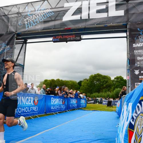 30.08.2026 - Elbe Triathlon Hamburg LAZAROV Photography http://msf.ph/oto/10080951 30.08.2026 11:18:11 Ziel 1084 meine-sportfotos.de