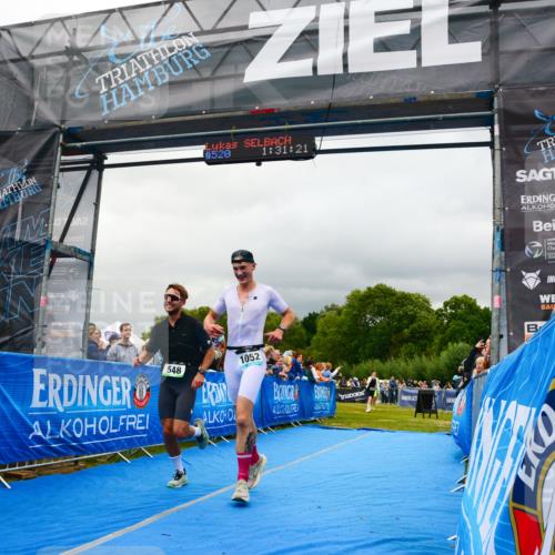 30.08.2026 - Elbe Triathlon Hamburg LAZAROV Photography http://msf.ph/oto/10080976 30.08.2026 11:18:26 Ziel 548, 577, 1052 meine-sportfotos.de