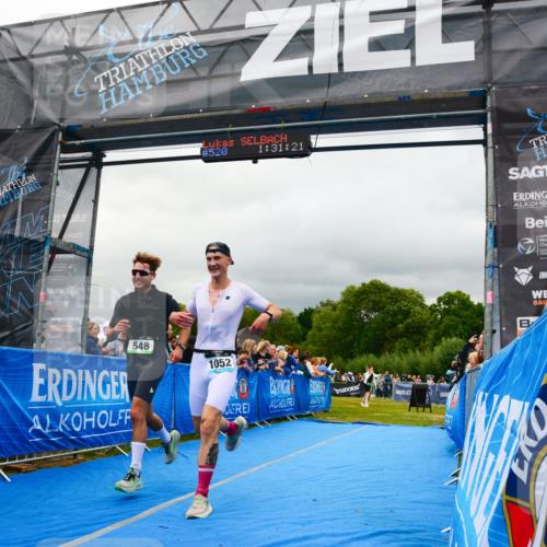 30.08.2026 - Elbe Triathlon Hamburg LAZAROV Photography http://msf.ph/oto/10080978 30.08.2026 11:18:26 Ziel 548, 577, 1052 meine-sportfotos.de