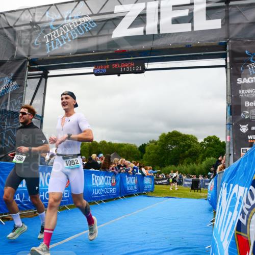 30.08.2026 - Elbe Triathlon Hamburg LAZAROV Photography http://msf.ph/oto/10080982 30.08.2026 11:18:27 Ziel 548, 577, 1052 meine-sportfotos.de