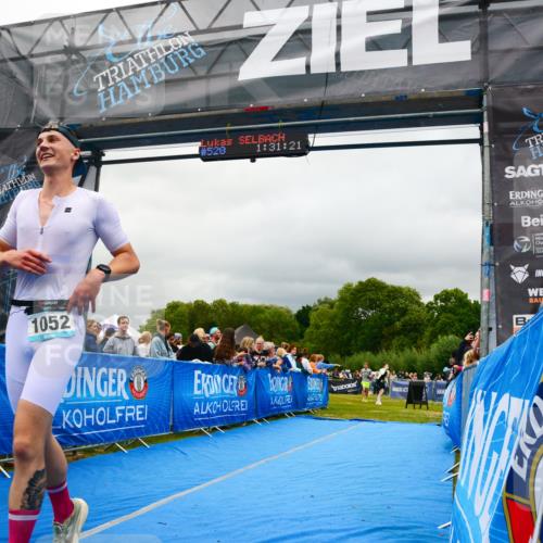 30.08.2026 - Elbe Triathlon Hamburg LAZAROV Photography http://msf.ph/oto/10080986 30.08.2026 11:18:27 Ziel 548, 577, 1052 meine-sportfotos.de