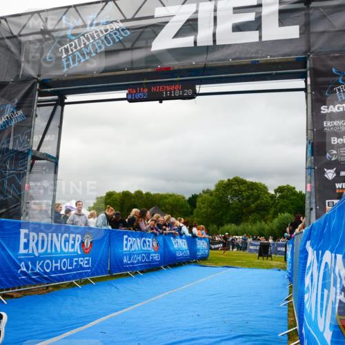 30.08.2026 - Elbe Triathlon Hamburg LAZAROV Photography http://msf.ph/oto/10081021 30.08.2026 11:18:43 Ziel 1076 meine-sportfotos.de