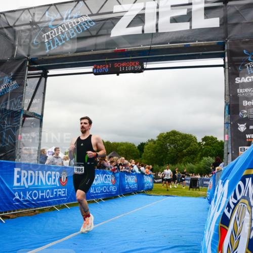 30.08.2026 - Elbe Triathlon Hamburg LAZAROV Photography http://msf.ph/oto/10081046 30.08.2026 11:19:08 Ziel 1049, 1083, 1898 meine-sportfotos.de