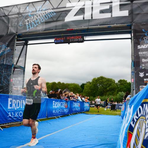 30.08.2026 - Elbe Triathlon Hamburg LAZAROV Photography http://msf.ph/oto/10081049 30.08.2026 11:19:08 Ziel 1049, 1083, 1898 meine-sportfotos.de
